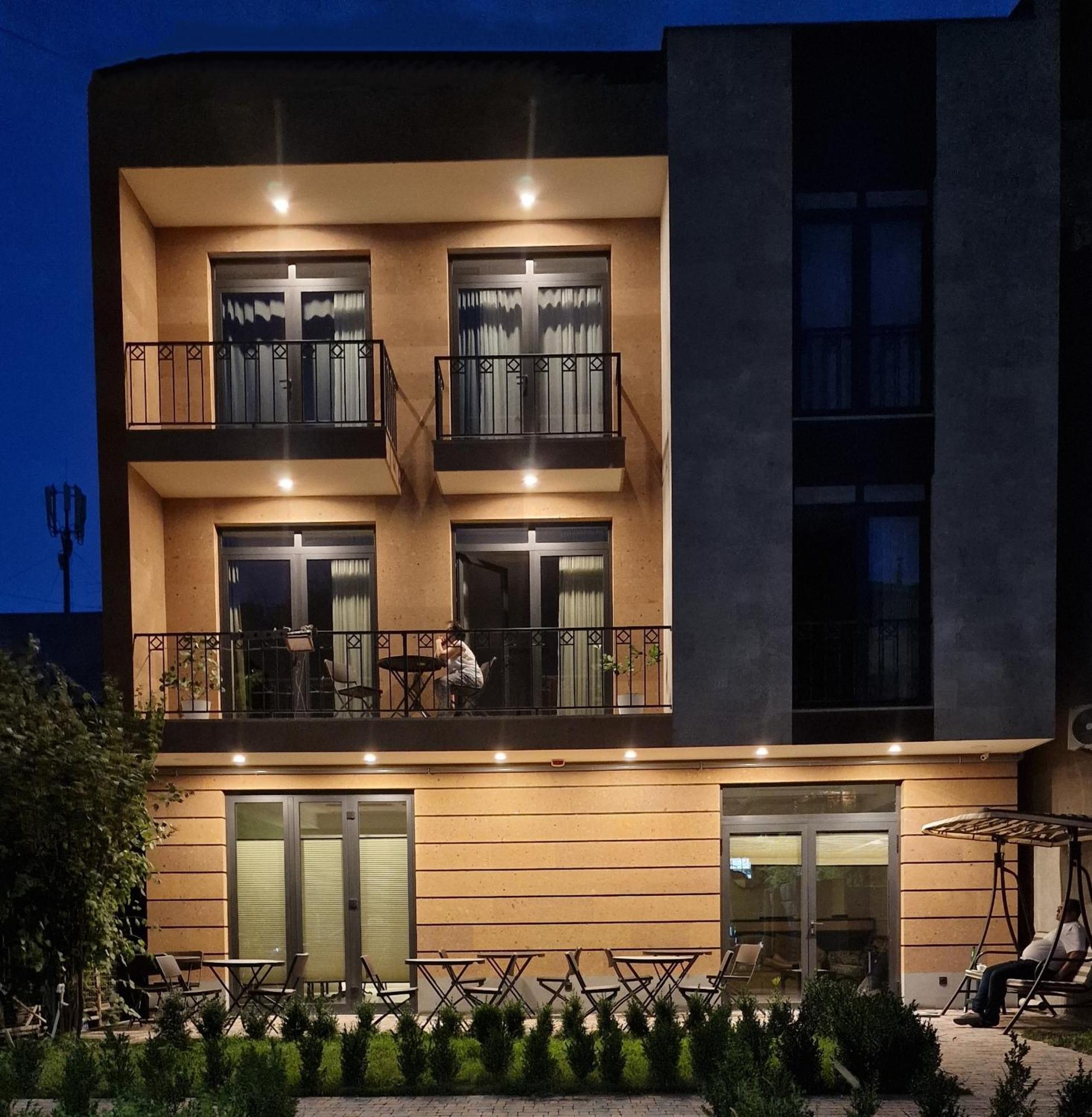 Hotel Avenue 30 Yerevan Exterior photo