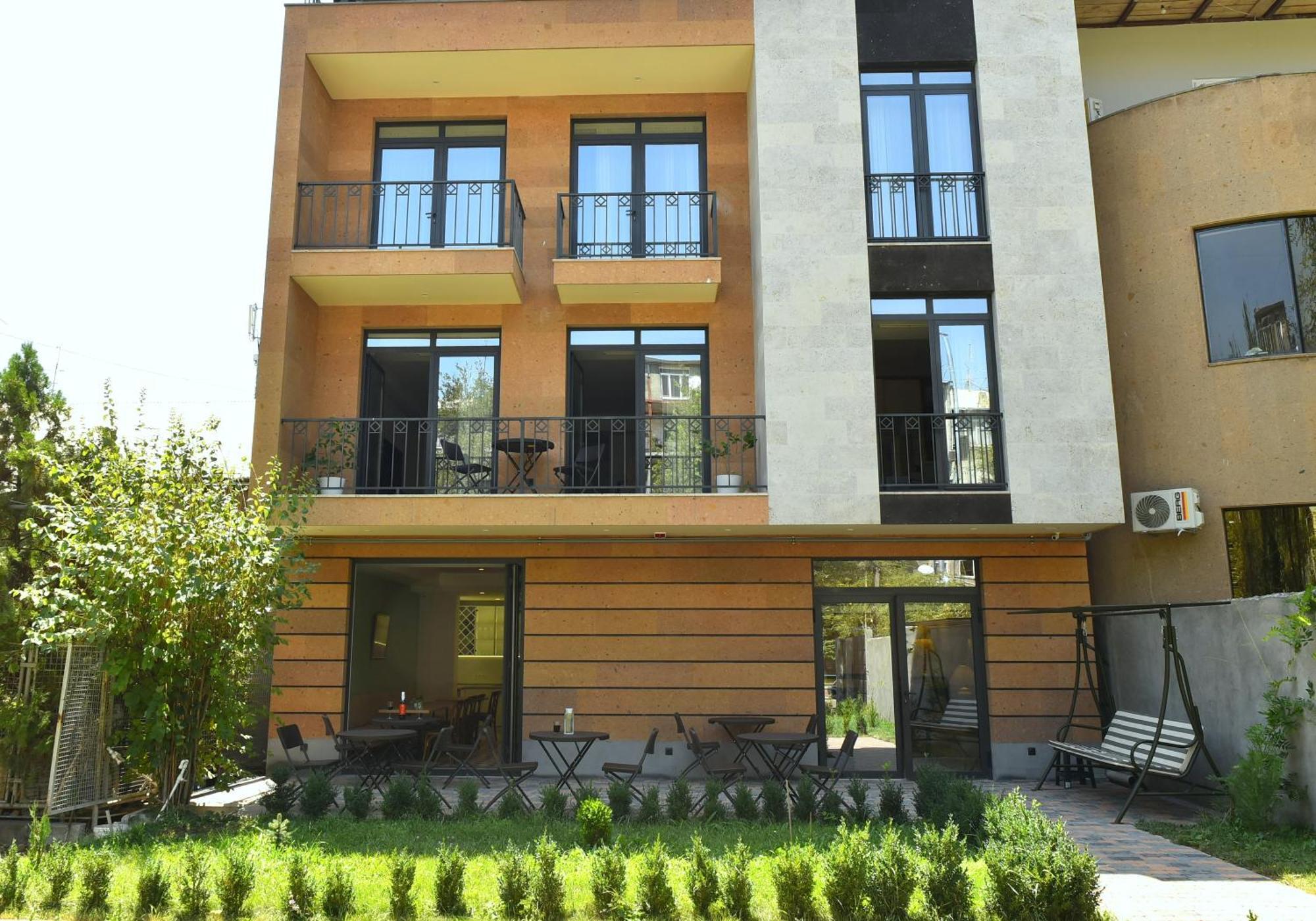 Hotel Avenue 30 Yerevan Exterior photo